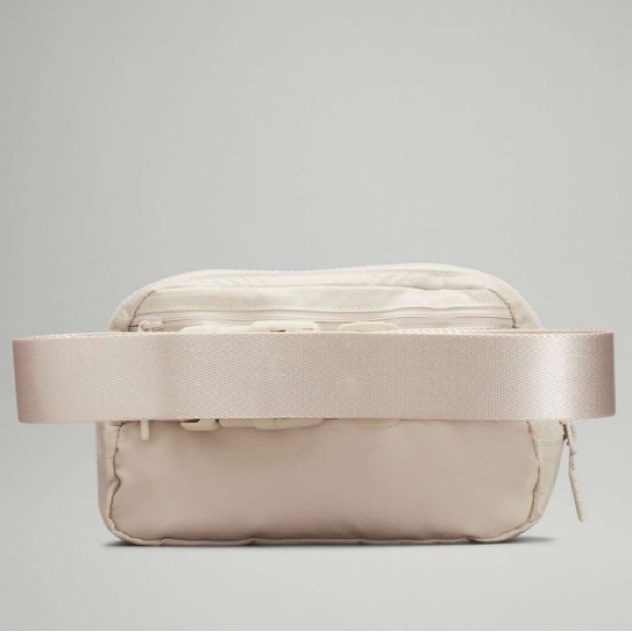 Everywhere Belt Bag 2022 (HTF) Retired - Picture 3 of 6